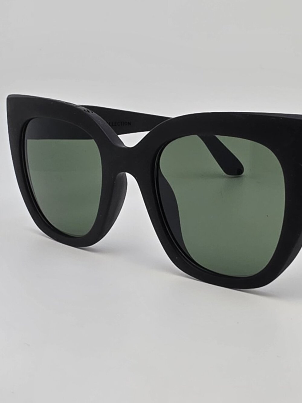 Toms Sydney Traveler Collection Black Frame Green Lens Cat Eye Sunglasses 50-23 - Picture 1 of 13